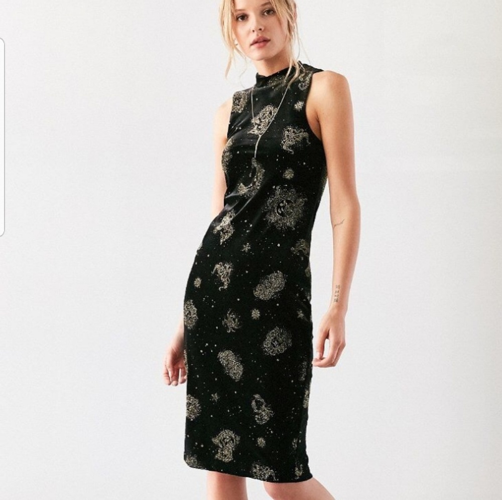Ecote Zodiac Velvet Mock-Neck Midi Dress